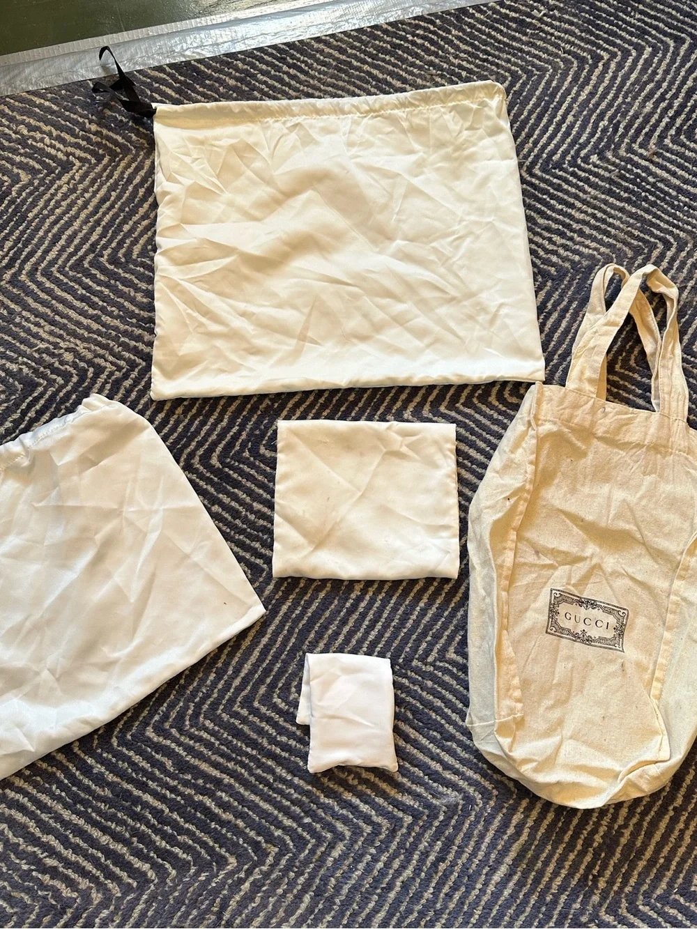 Gucci Neutral Canvas Tote and Dust Bag Collection - White/Cream